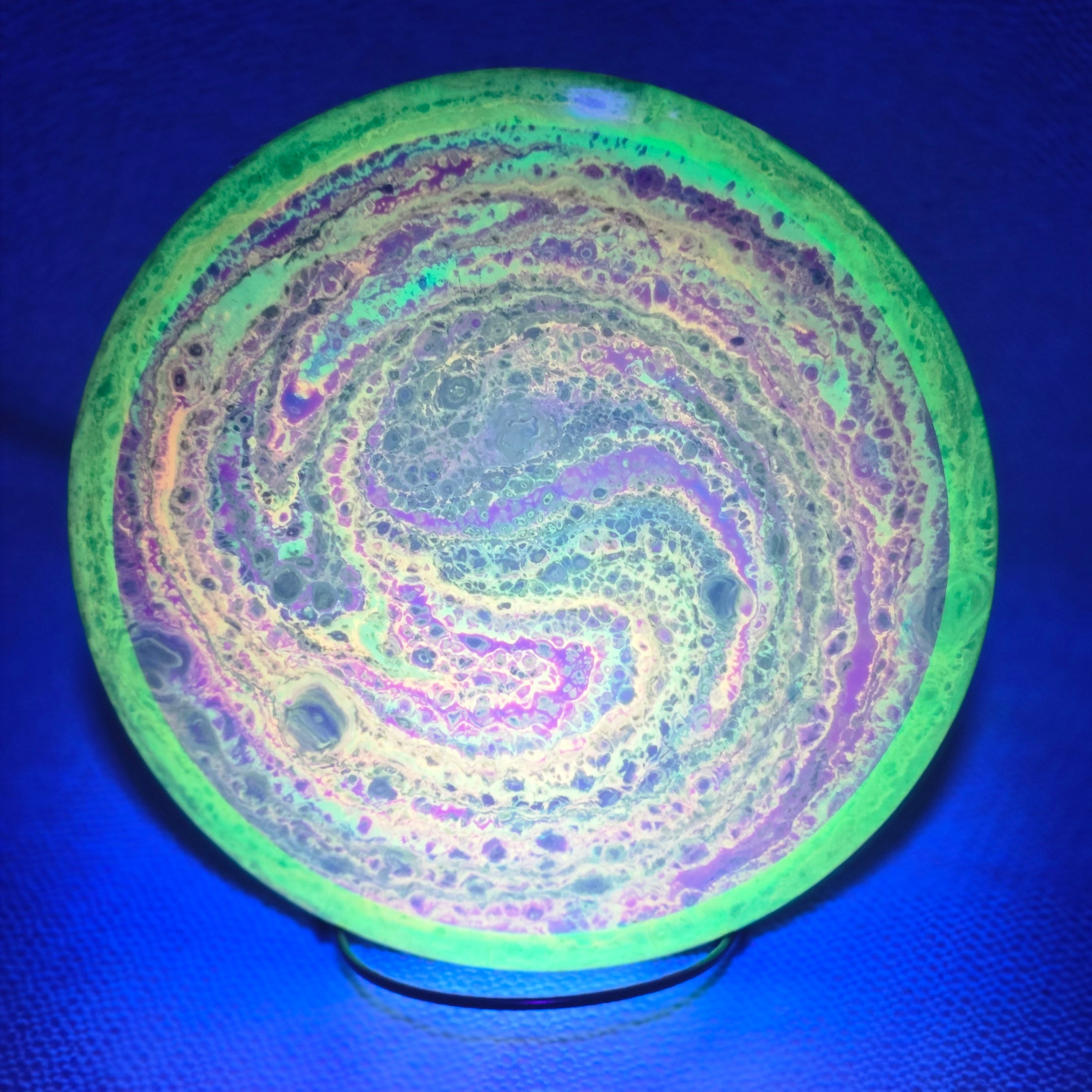 Load image into Gallery viewer, Axiom Defy Distance Driver w/ Custom Organic Swirl Dye - Neutron 173g