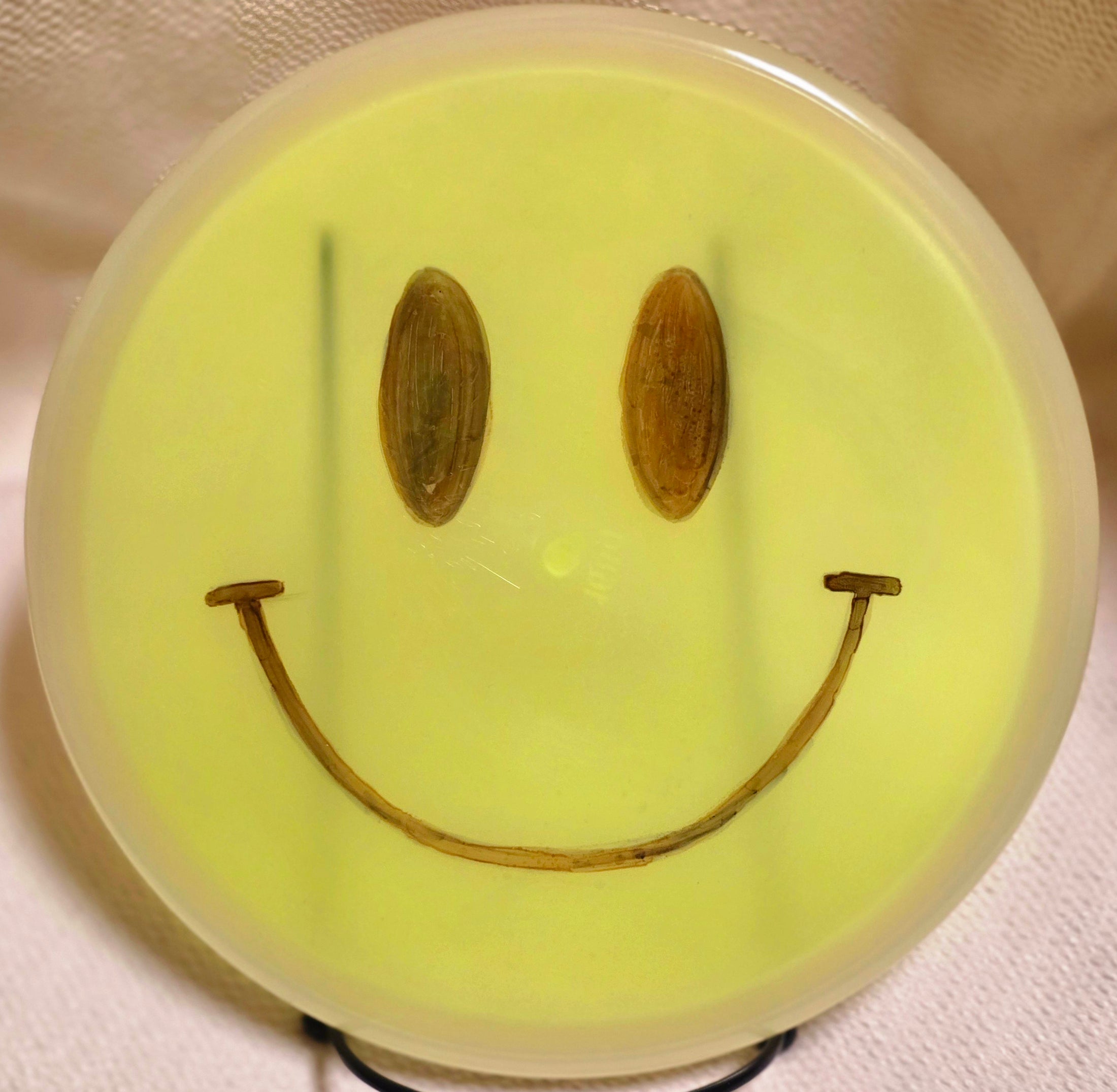 Load image into Gallery viewer, MVP Emoji Tempo w/ Fluorescent Back Dye - Total Eclipse (Blue Rim) 168g