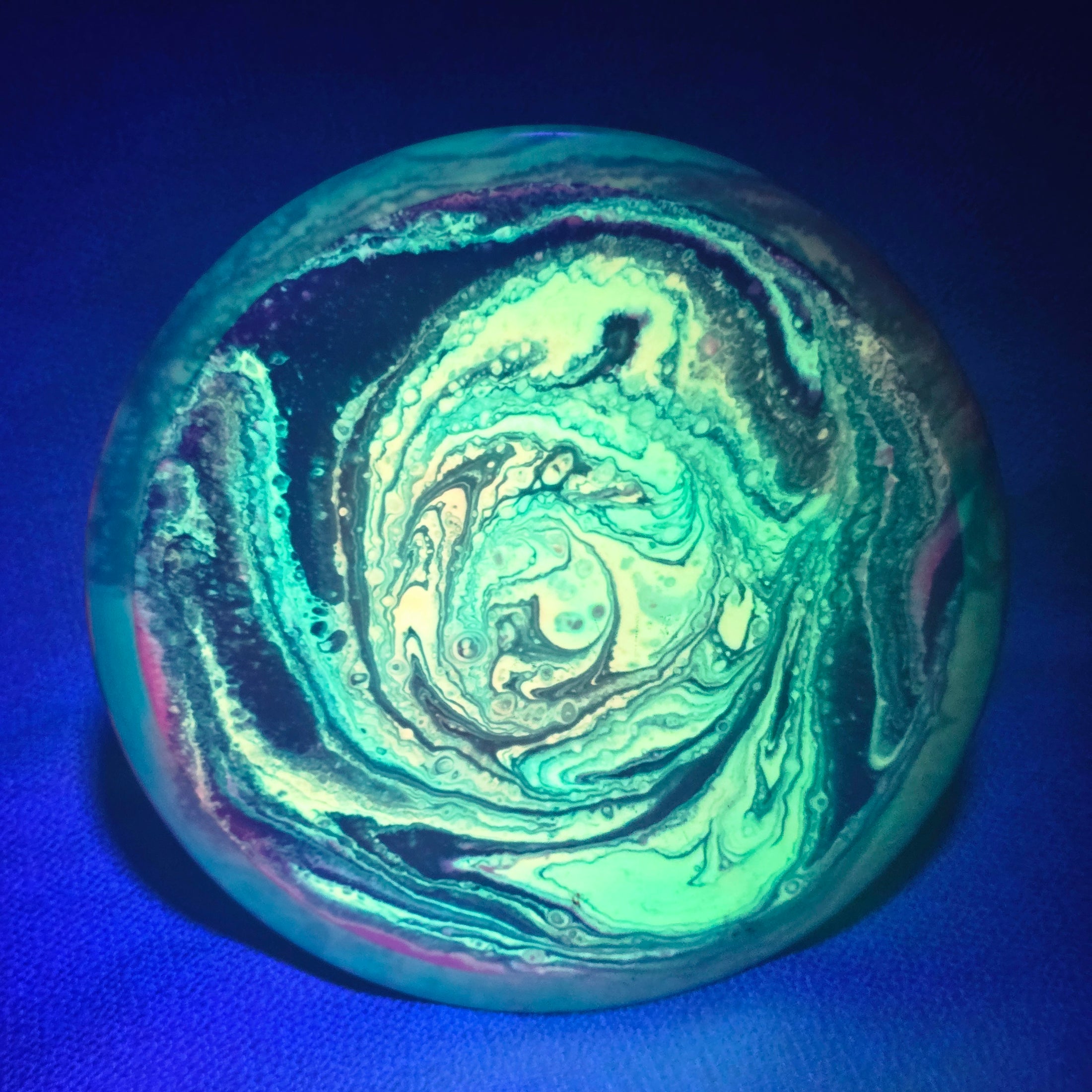 Load image into Gallery viewer, Axiom Defy Distance Driver w/ Custom Organic Swirl Dye - Neutron 174g