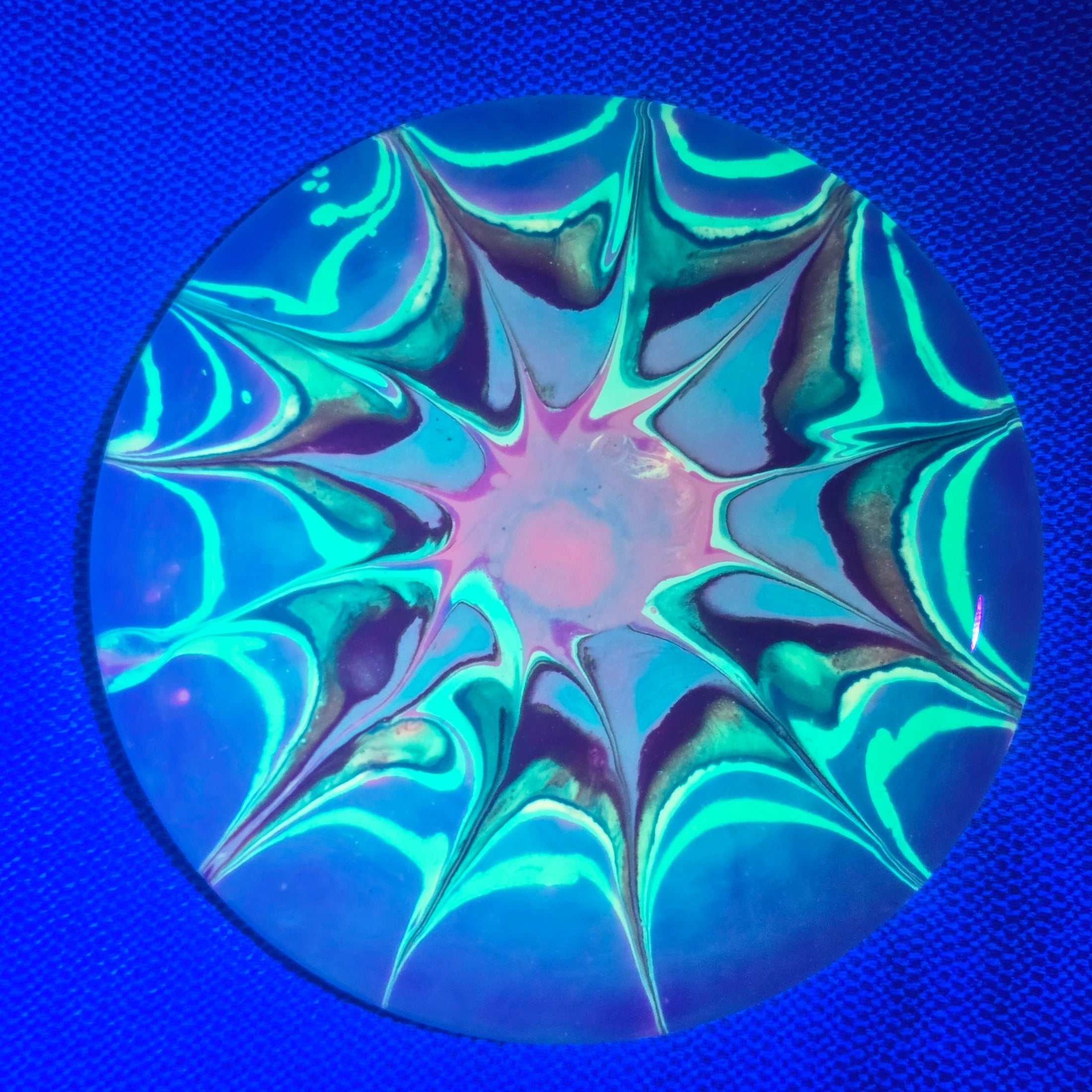 Load image into Gallery viewer, Streamline Drift Fairway Driver w/ Custom Burst Dye - Neutron 175g