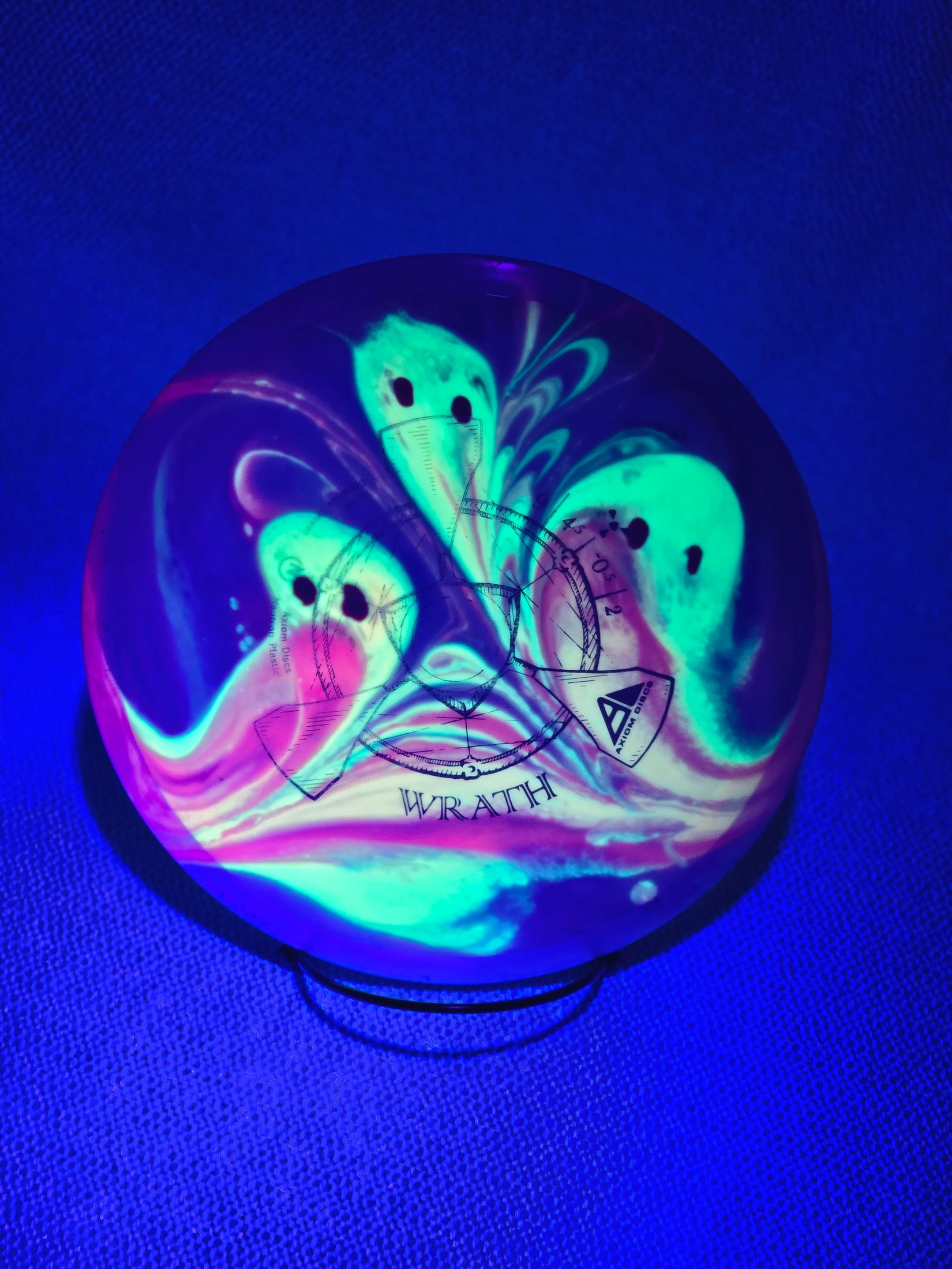 Load image into Gallery viewer, Axiom Wrath Distance Driver w/ Custom HUV Dye - Neutron 161g
