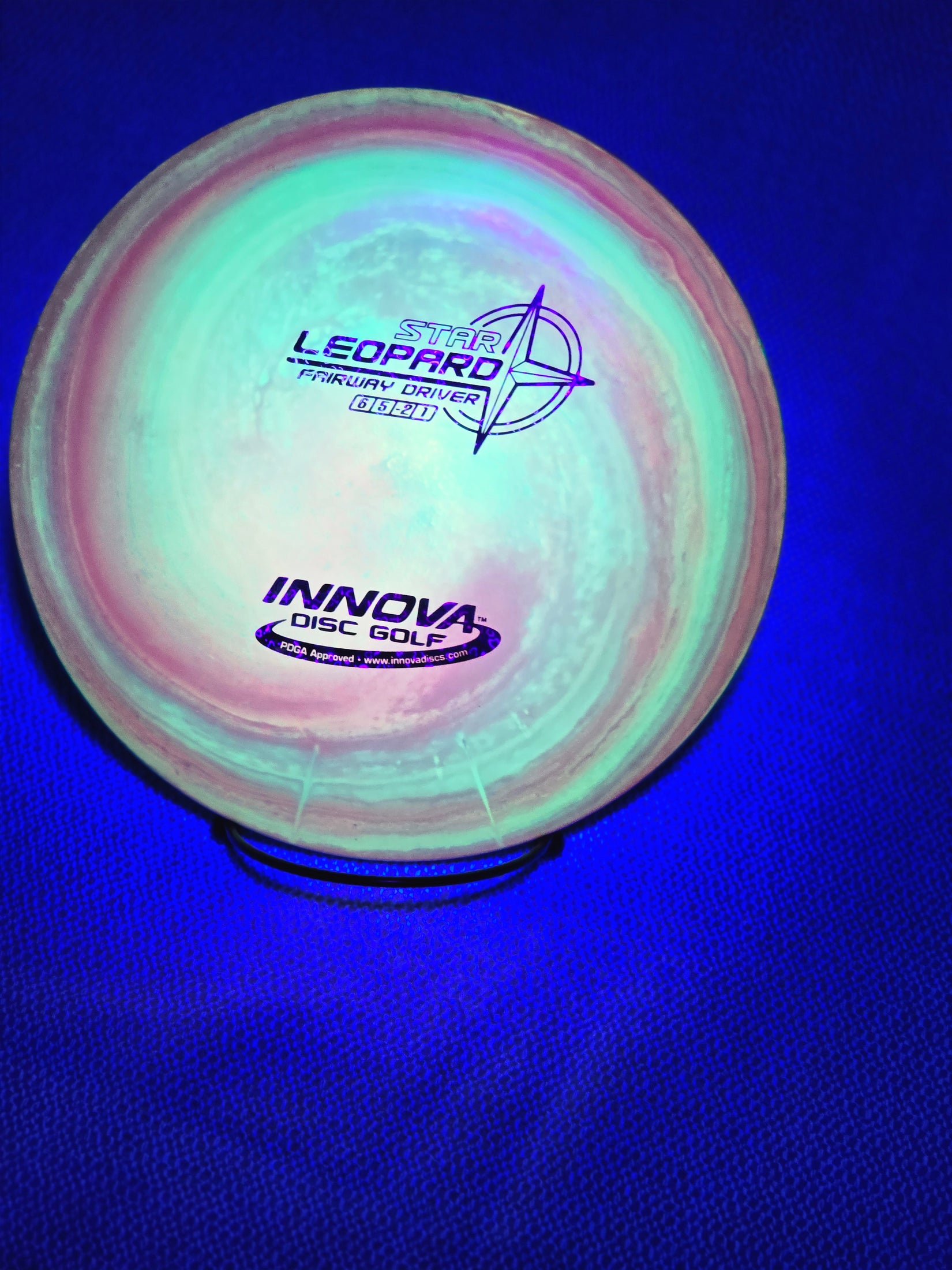 Load image into Gallery viewer, Innova Mamba Distance Driver w/ Custom HUV Dye - Star 162g
