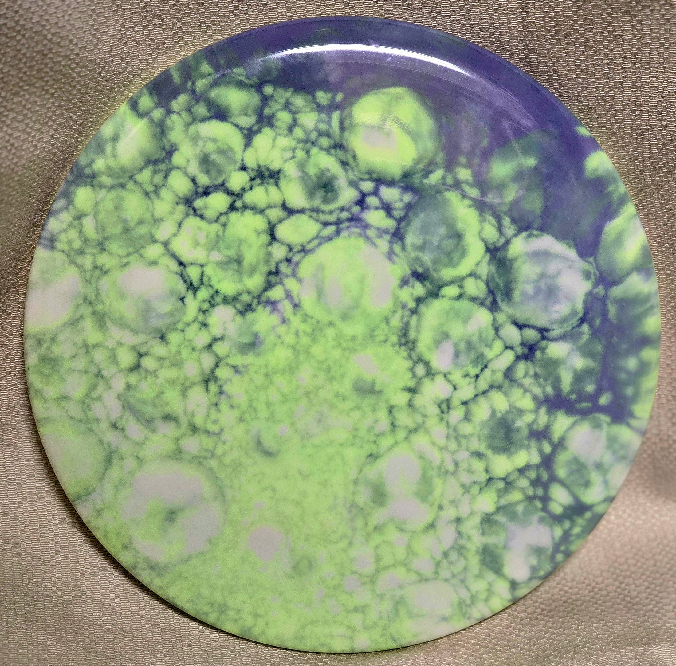 Load image into Gallery viewer, Innova Mako3 Midrange Driver w/ Back Stamp &amp; Custom HUV Dye - Star 177g
