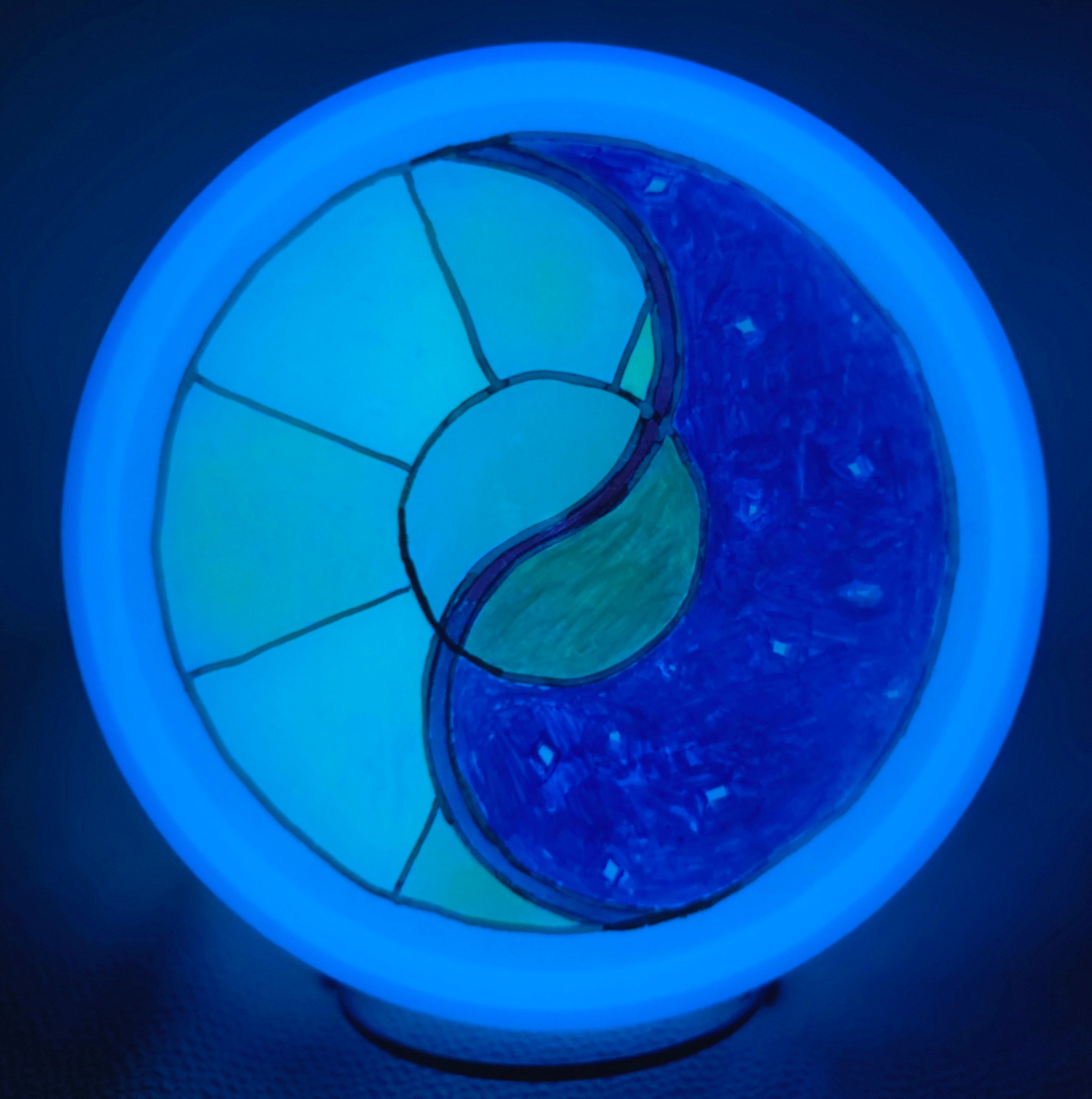 Load image into Gallery viewer, MVP Tempo w/ Custom Hand Drawn Stained-Glass Sun Moon - Total Eclipse (Blue/Purple) 168g
