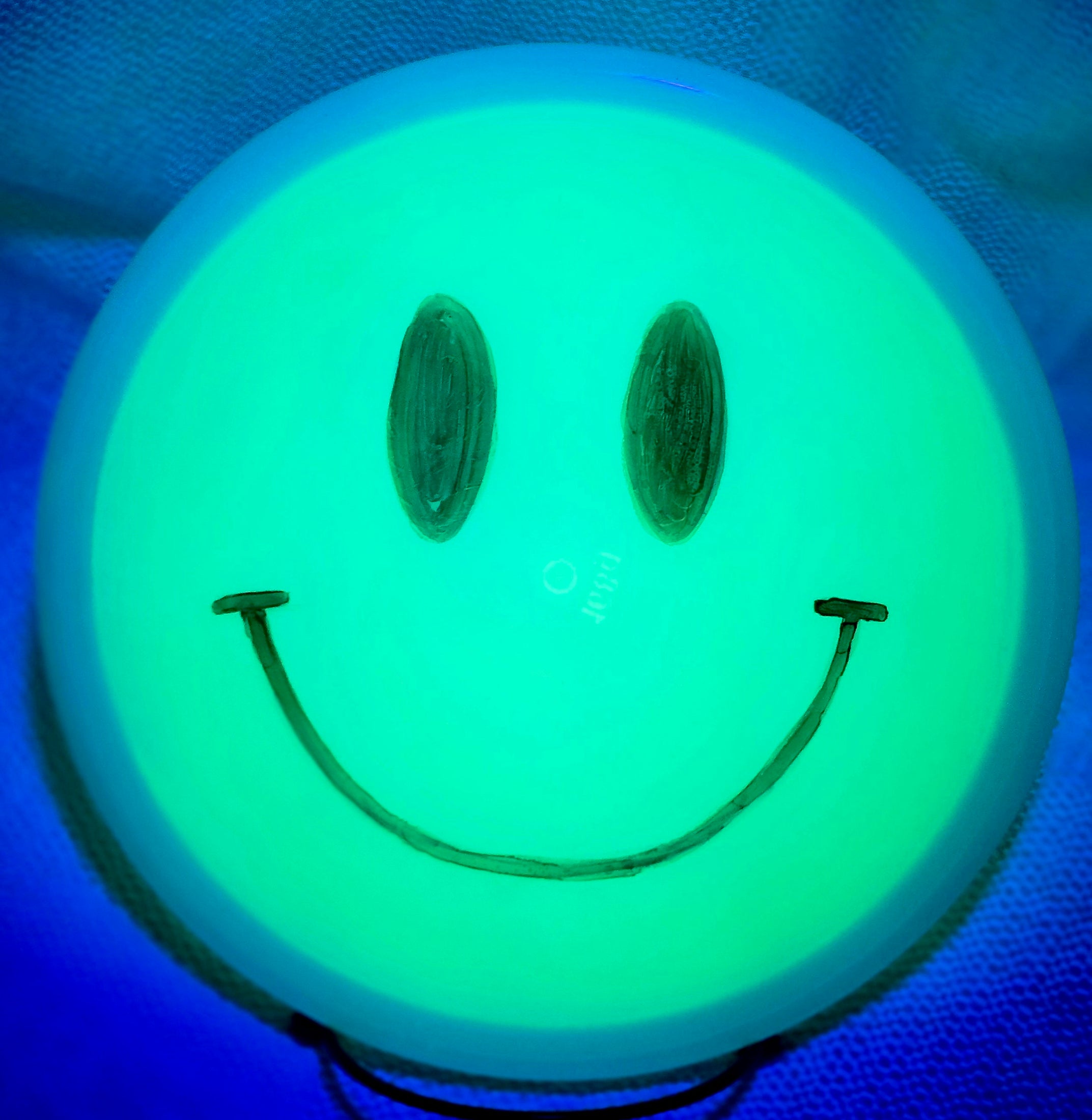 Load image into Gallery viewer, MVP Emoji Tempo w/ Fluorescent Back Dye - Total Eclipse (Blue Rim) 168g
