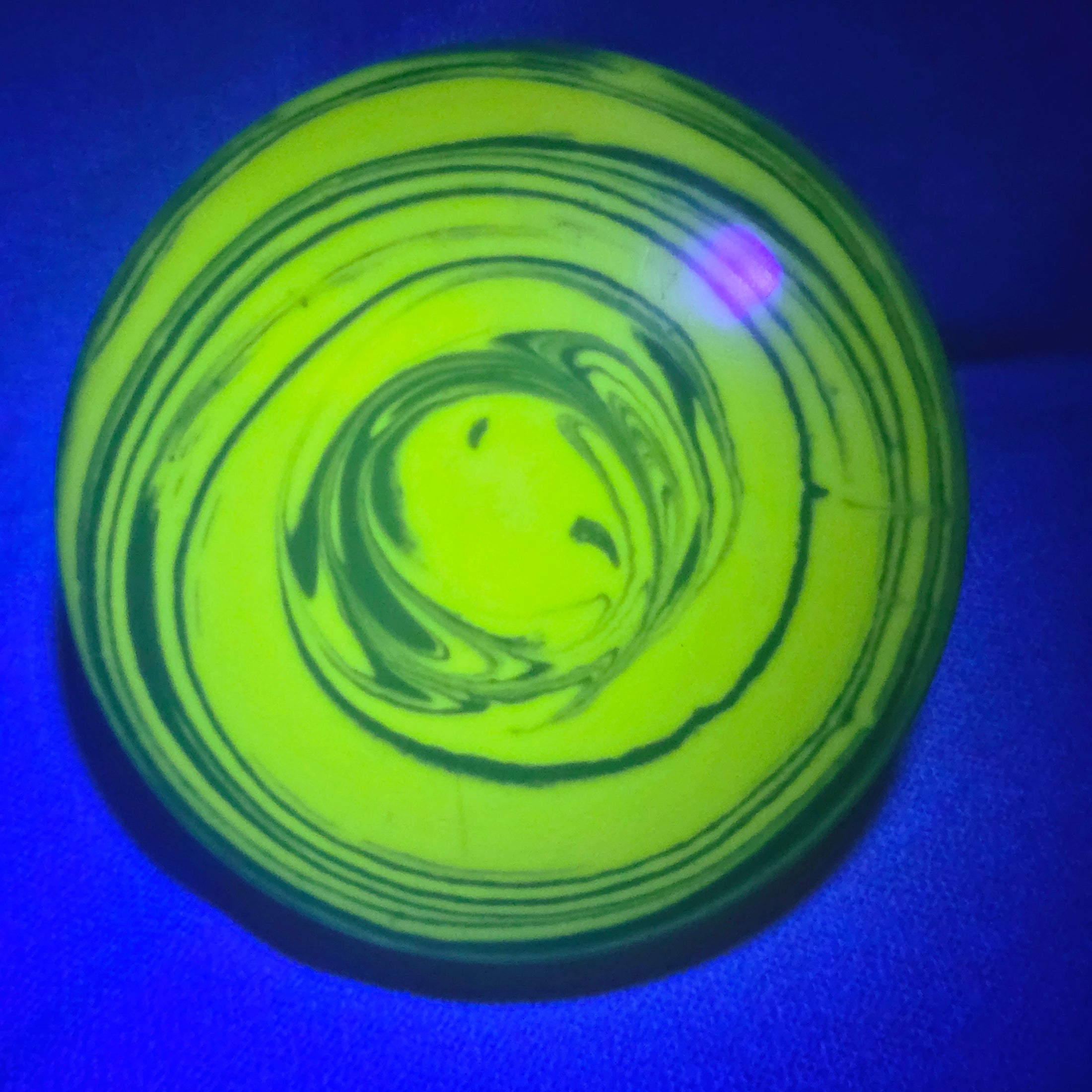 Load image into Gallery viewer, Dynamic Discs Escape Control Driver w/ Custom HUV Dye - Fuzion 173g
